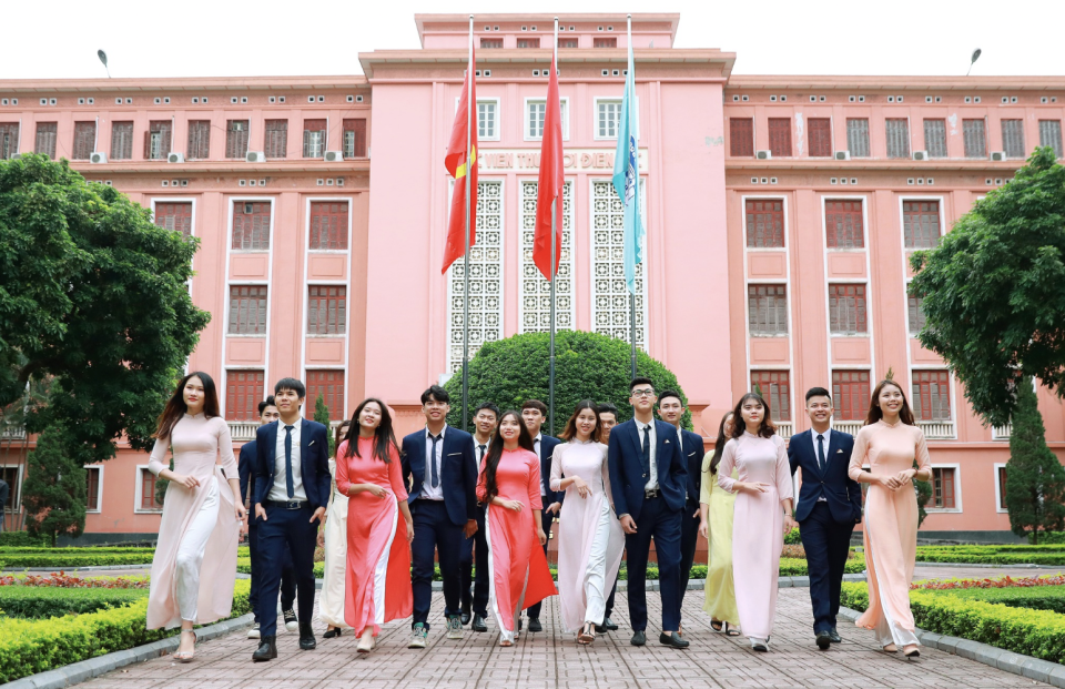 sinh vi&ecirc;n Thuỷ Lợi