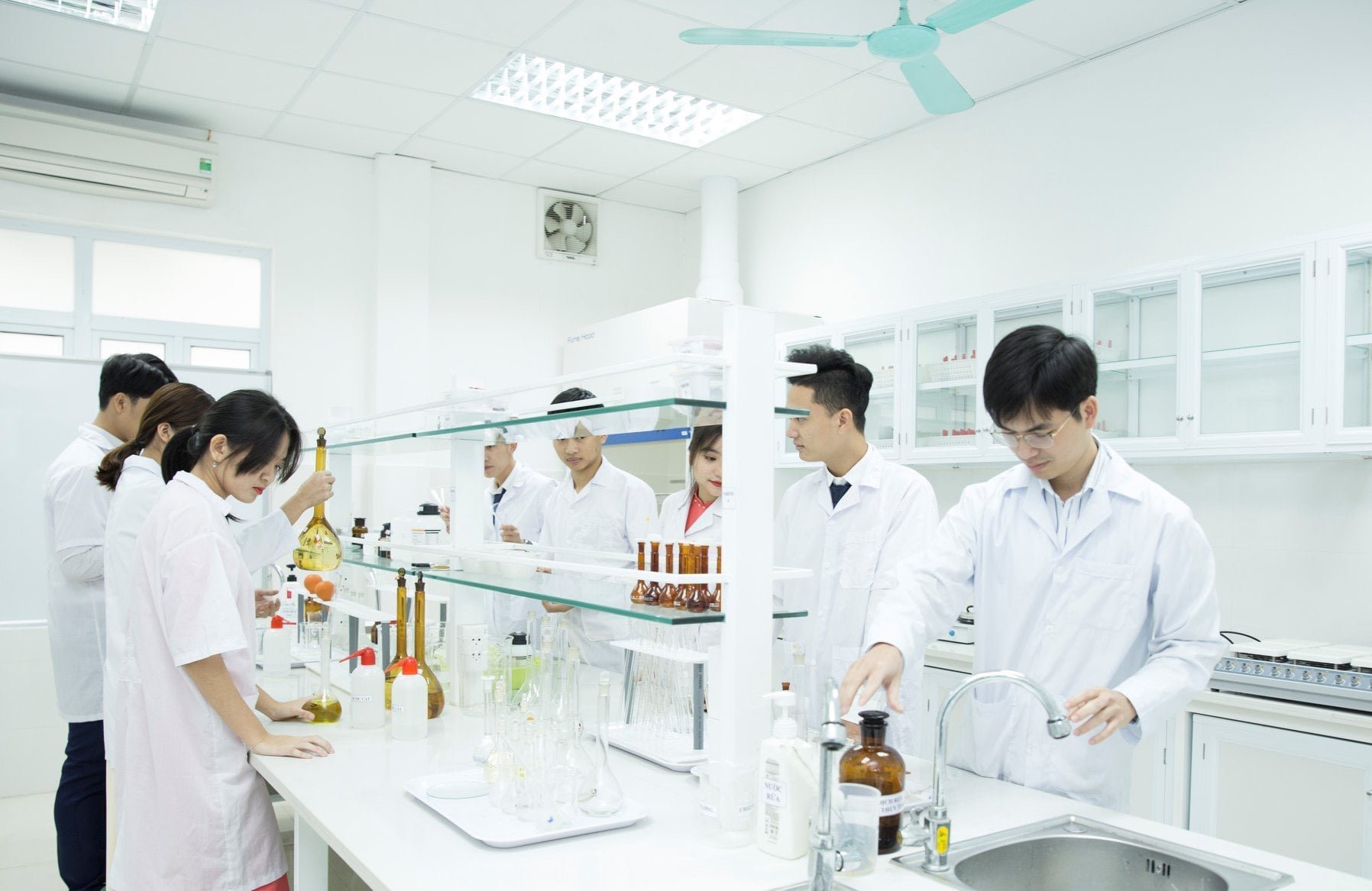 ph&ograve;ng lab trường