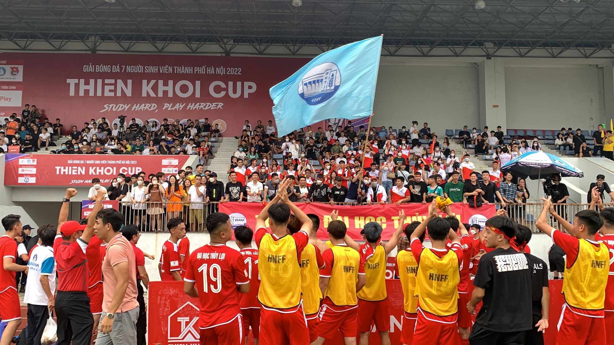 Hoạt động ngoại kho&aacute;