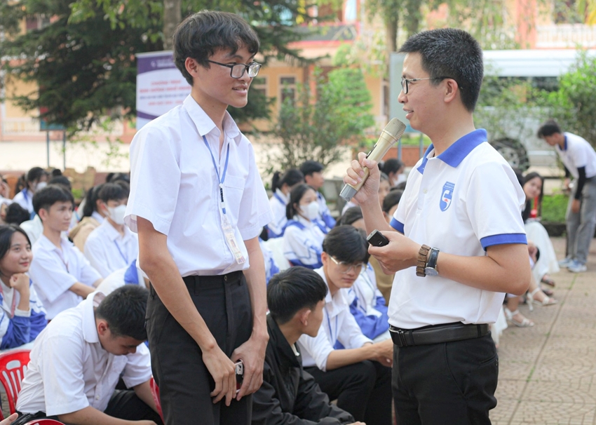 tư vấn tuyển sinh từ đại học Huế