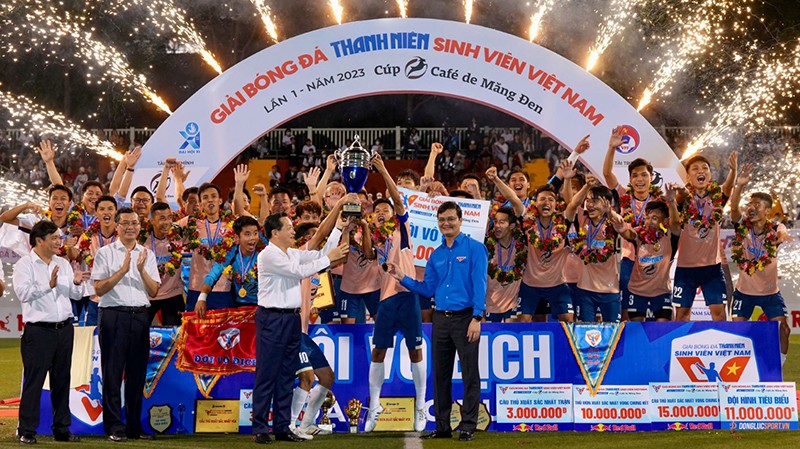 đại học Huế v&ocirc; địch giải b&oacute;ng đ&aacute; sinh vi&ecirc;n