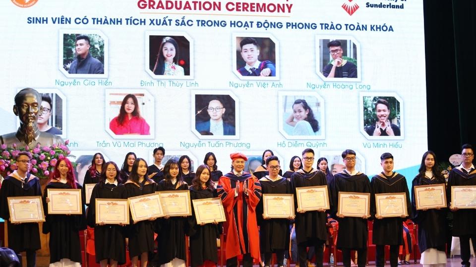 lễ trao bằng sinh vi&ecirc;n Học viện Ng&acirc;n h&agrave;ng