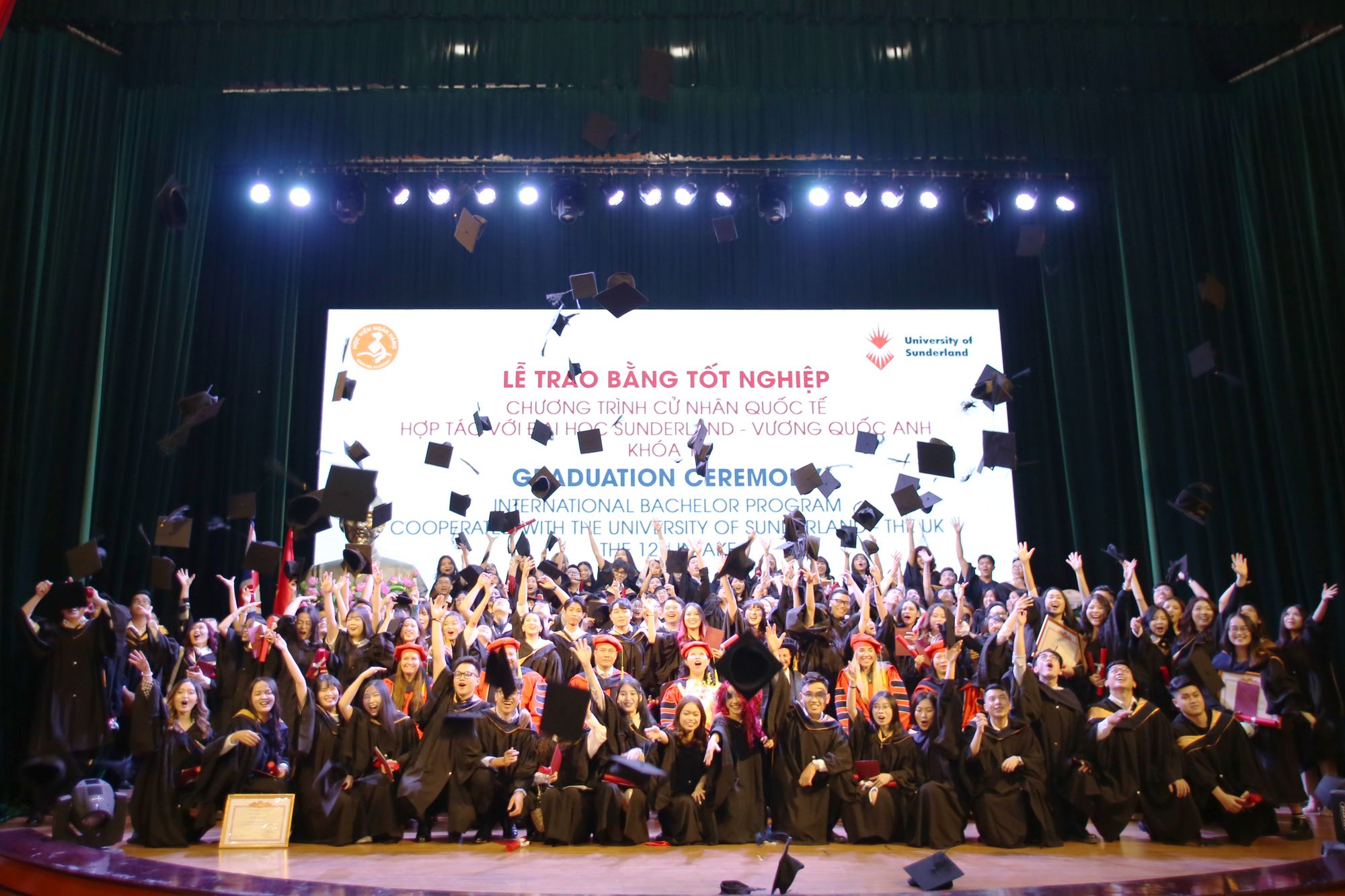 sinh vi&ecirc;n tốt nghiệp