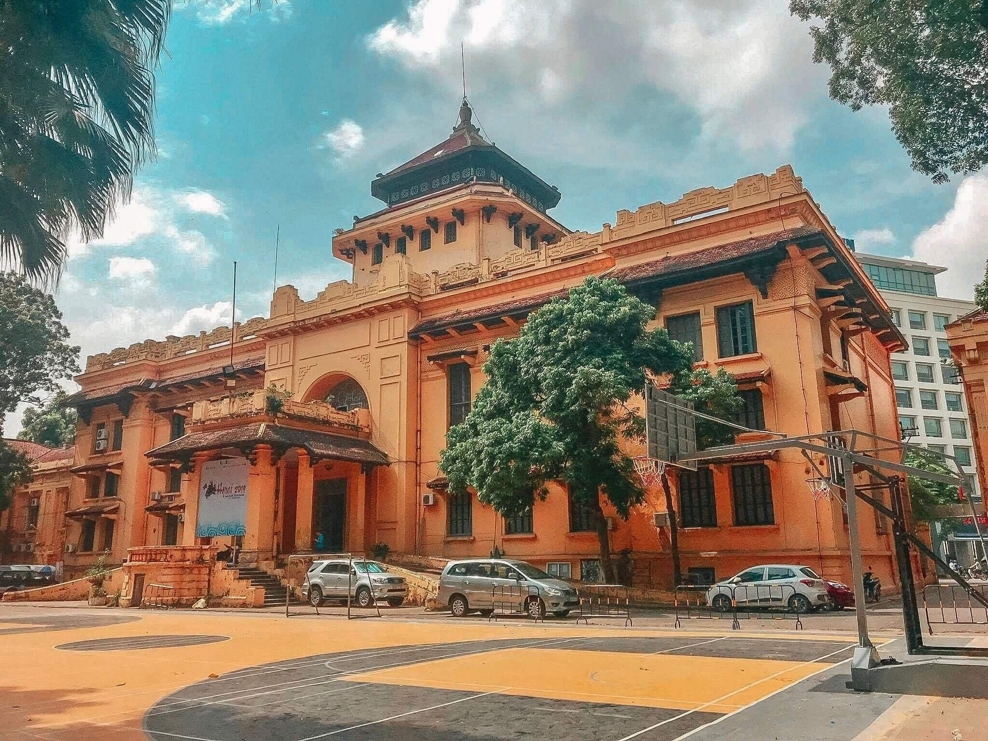 khu&ocirc;n vi&ecirc;n trường