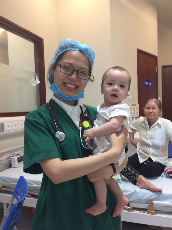 Cô sinh viên Y khoa yêu nghề